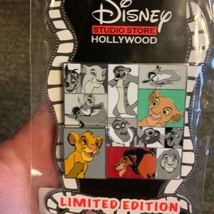 LE 400 DSSH LION KING CHARACTER BLOCK PIN